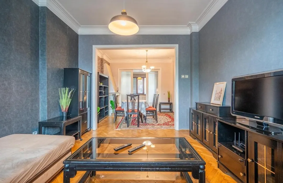 Charming 2bdr Heart Of Main Street *